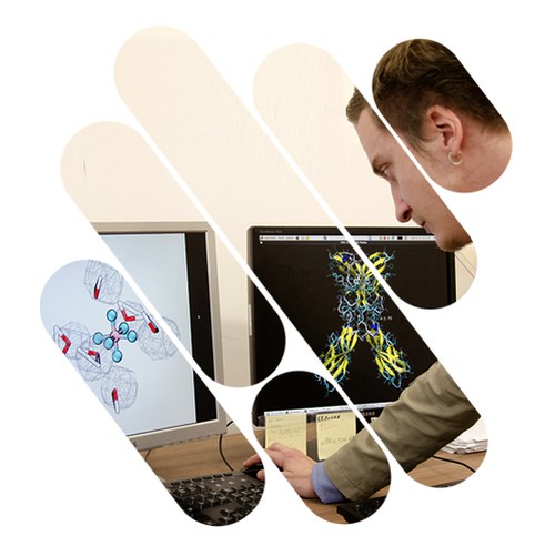 Studente che analizza dei dati su doppio schermo