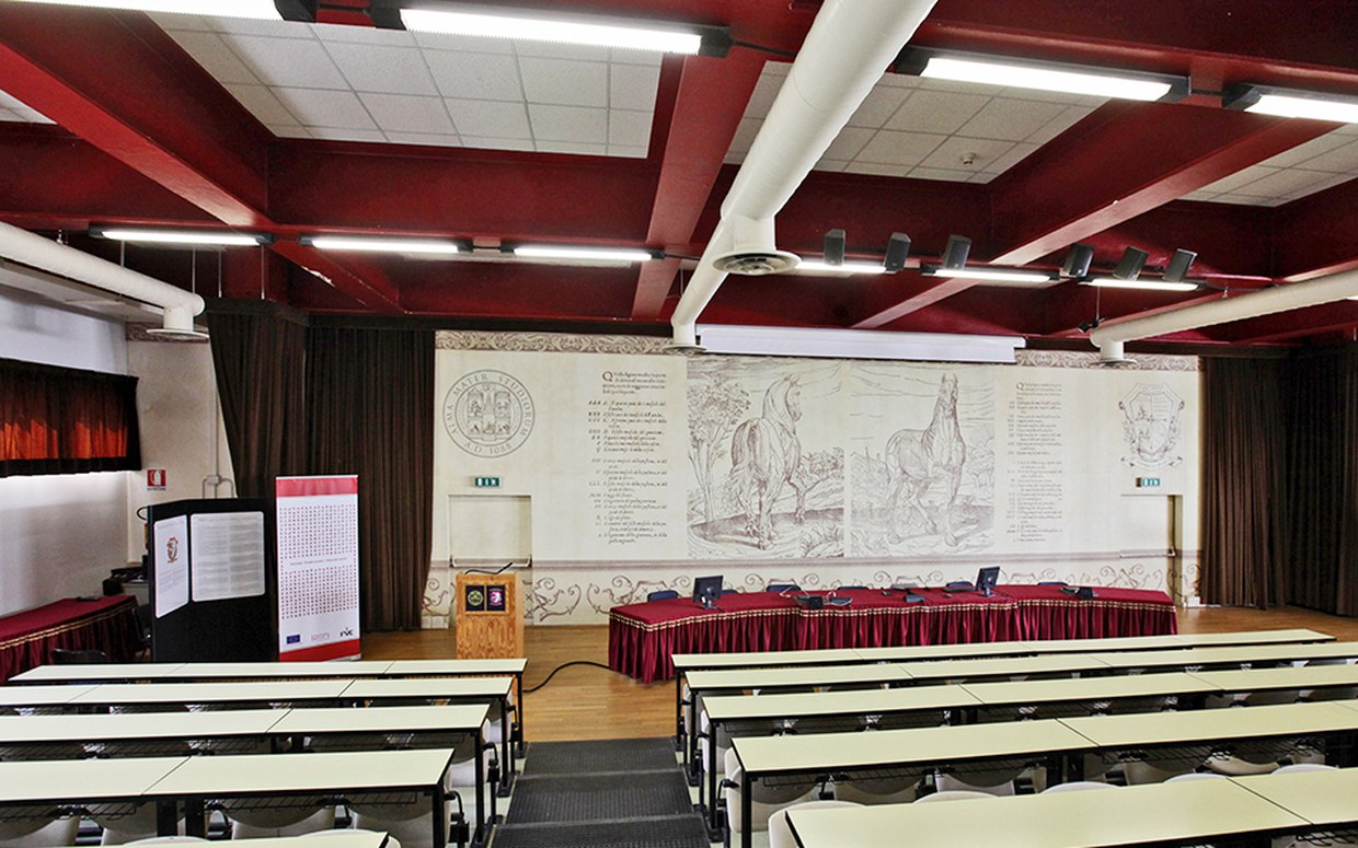 L'aula Magna "Messieri" viene utilizzata per lo svolgimento delle lauree, convegni ed eventi