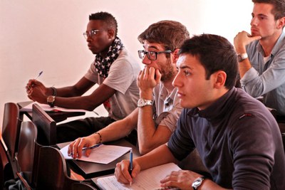 Il Corso si presenta attraverso immagini e testimonianze